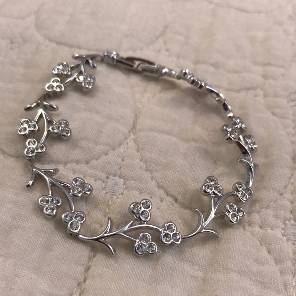 🌸Floral tennis bracelet🌸